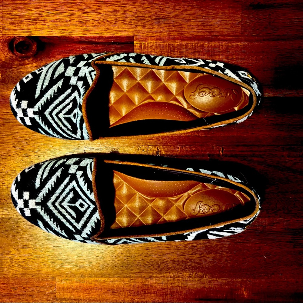 Multicolored reef flats size 8.5